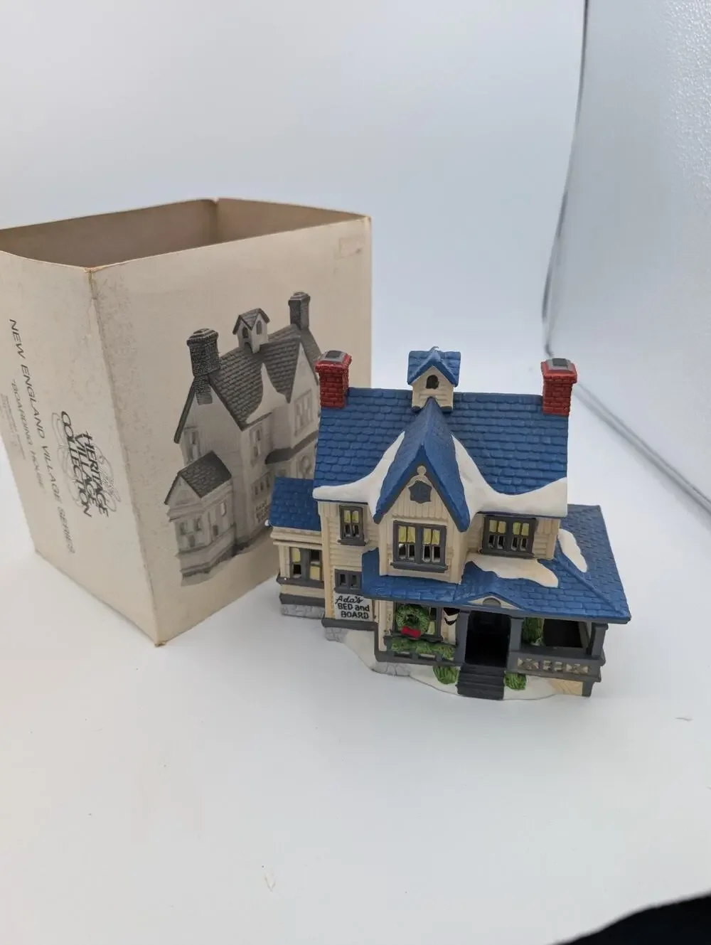 Dept 56 “Boarding House” New England Village Series 59404 Retired 1988 Excellent